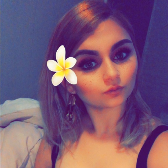 Meet your Posher, Ana - Picture 1 of 1